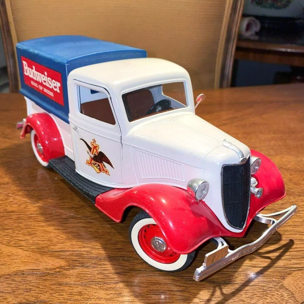 Solido Ford V8 Pick Up 1936 Budweiser Graphics Model Truck 1/19 Scale